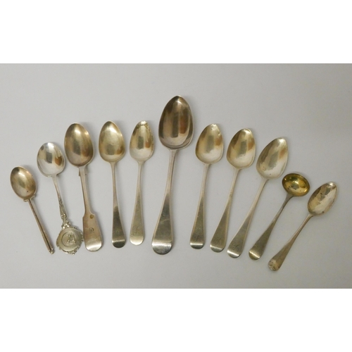 621 - A collection of 19th & 20th century silver spoons, gross weight 6.1 troy ounces