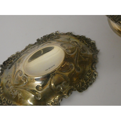 649 - Late Victorian silver sugar basin Chester 1898 and a small pin dish, gross weight 4.4 troy oz