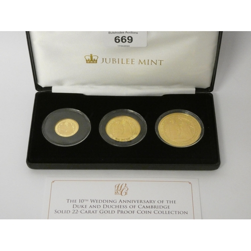 669 - Jubilee Mint 22 carat gold  proof three coin commemorative set, 10th Wedding Anniversary Duke & Duch... 