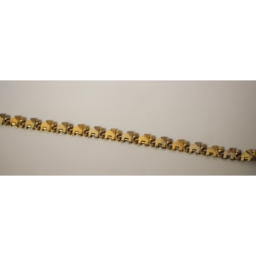 536 - An elephant design bi-colour 18ct gold bracelet, clasp marked 18ct, 20 cms long, 11.5g