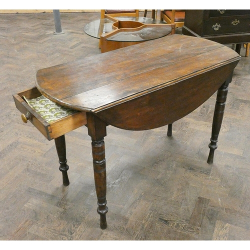 154 - A Victorian mahogany Pembroke table on turned legs, 3' wide