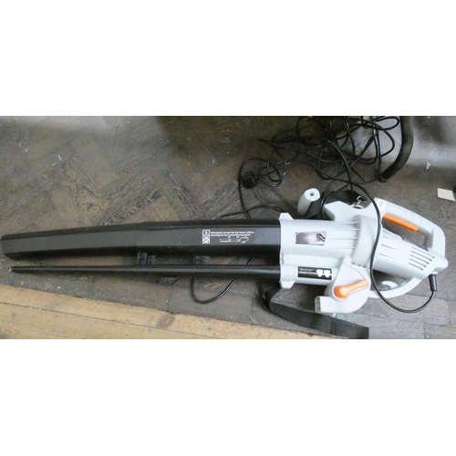 364 - A Vonhaus electric leaf blower