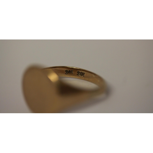 531 - Gents vintage 9ct gold signet ring, stamped '9ct'. Gross weight 3.8g, ring size T