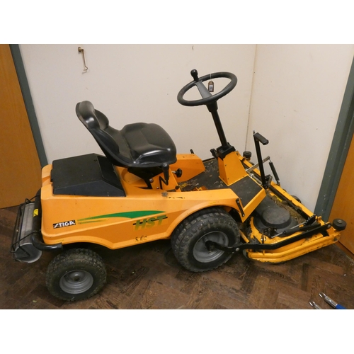 460 - A Stiga President ride on lawn mower with front deck cutting blade approx 39