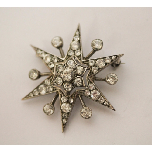 504 - A silver and paste set vintage starburst brooch. 4cms across