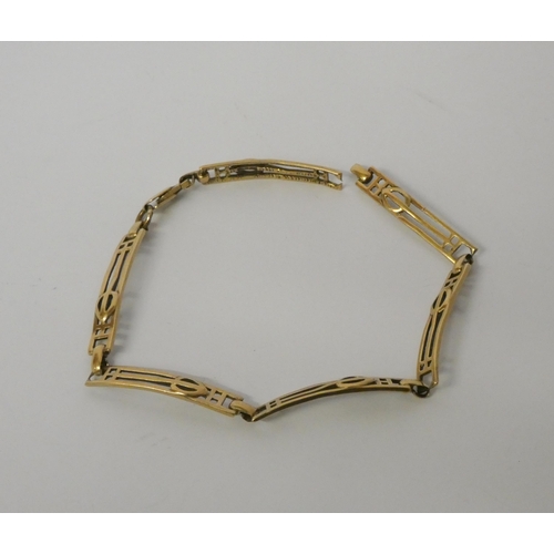 541 - A 9ct yellow gold Mackintosh design bracelet, gross weight 8.3g