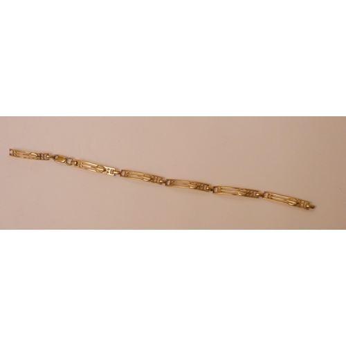 541 - A 9ct yellow gold Mackintosh design bracelet, gross weight 8.3g