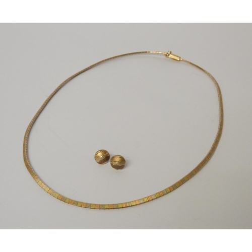 545 - A 9ct tri-colour gold choker length necklace, marked 9ct, 42 cms long approx, together with a pair o... 