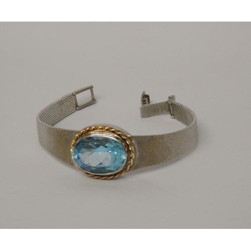 548 - Vintage 9ct white gold and blue topaz set bracelet, large oval blue topaz set to the centre, hallmar... 