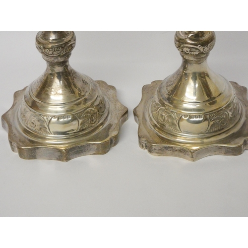 639 - A pair of hallmarked silver candlesticks - possibly Judaic Shabbat sticks. Hollow and unweighted, 14... 