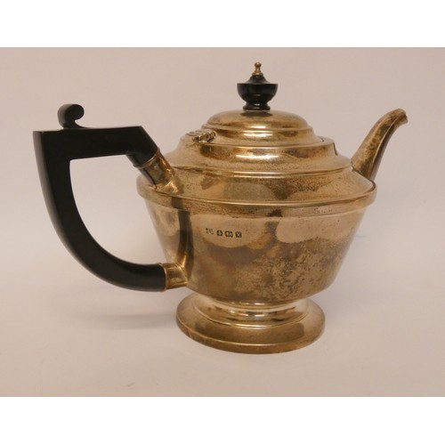 646 - A silver teapot, with ebony finial and handle, hallmarked Birmingham 1943, gross weight 18.5 troy oz