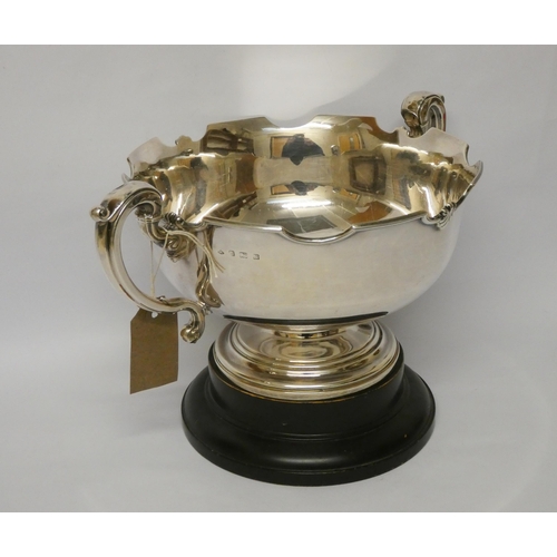 556 - A large silver presentation twin handled rose bowl, Selsdon Park Ladies Golf Club, Birmingham hallma... 