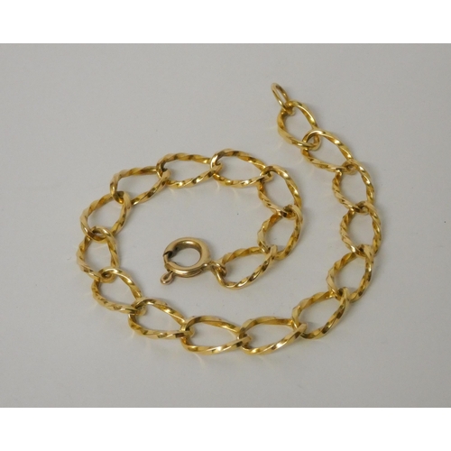 600 - A 9ct yellow gold open twist link chain bracelet, clasp stamped 9k, 19 cms long. Gross weight 8.3g