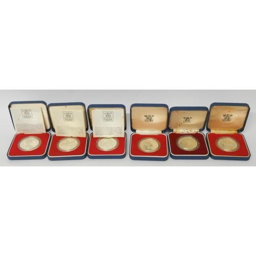 552 - Six cased silver Queen Elizabeth commemorative crowns