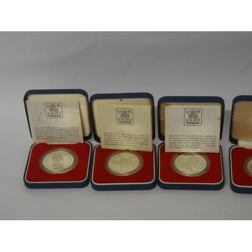 552 - Six cased silver Queen Elizabeth commemorative crowns