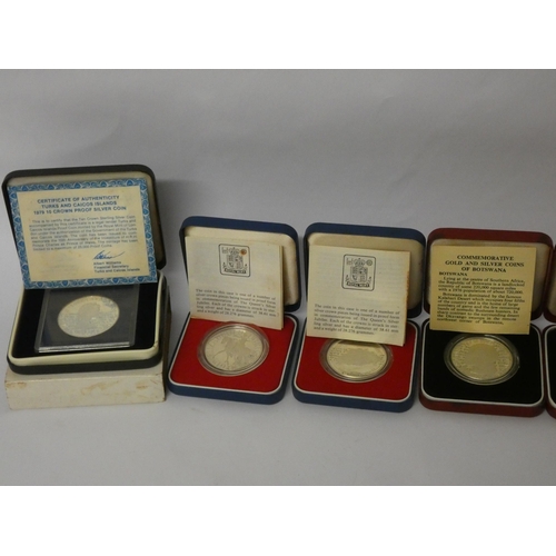 553 - Six cased silver Queen Elizabeth commemorative crowns