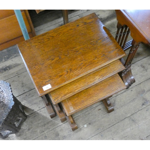 11 - A nest of three reproduction oak coffee tables on turned legs