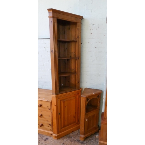 95 - An open pine corner cabinet with cupboard under and a similar small corner cabinet