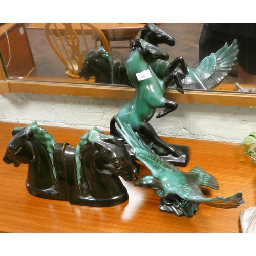 167 - A pair of Blue Mountain horse head book ends, a rearing horse and an eagle ornament