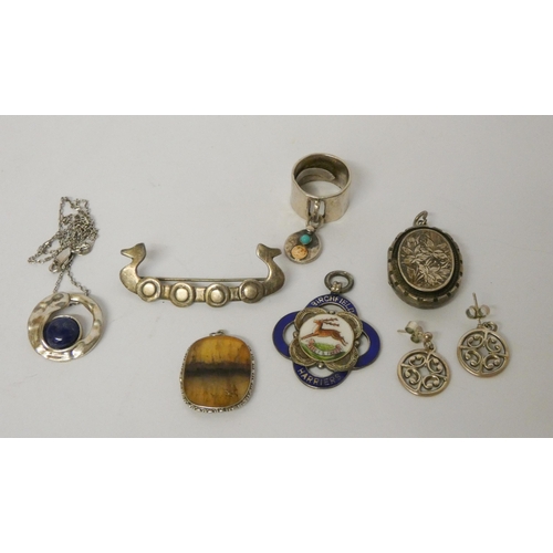 546 - A collection of silver jewellery to include pendants, oval locket etc