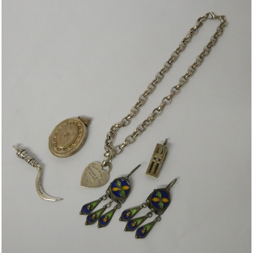 547 - A collection of silver jewellery to include enamelled earrings, pendant, oval locket etc