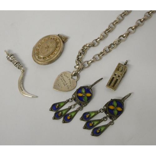 547 - A collection of silver jewellery to include enamelled earrings, pendant, oval locket etc