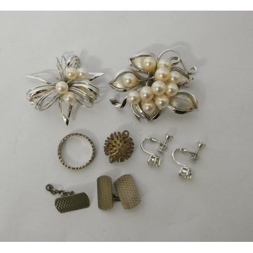 618 - Two silver and pearl spray brooches, silver band ring, hedgehog charm and vintage screw earrings etc