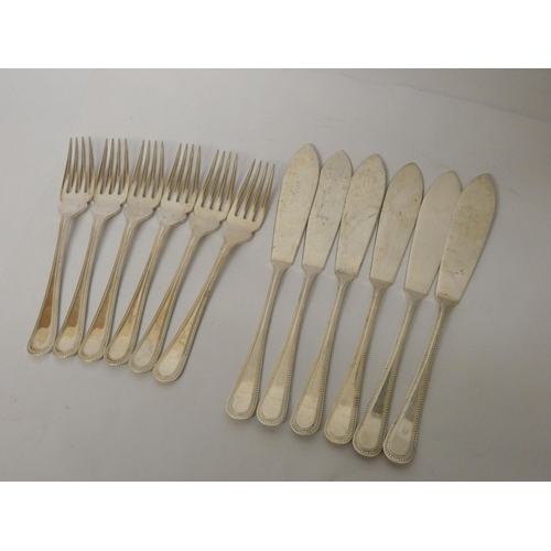 530 - A set of six hallmarked silver fish knives and matching forks with beaded edge, 22.7 troy ozs