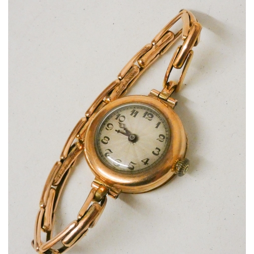 582 - Ladies vintage 9ct gold cased wristwatch on flexible strap, case hallmarked, strap marked 9ct. Gross... 