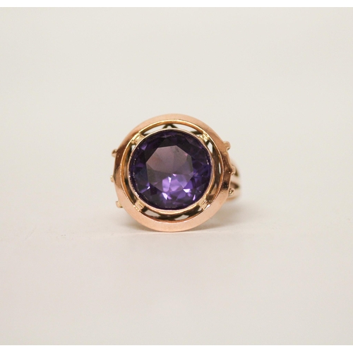 623 - A single stone ring, the circular colour change spinel within collet setting on a rose gold band, in... 