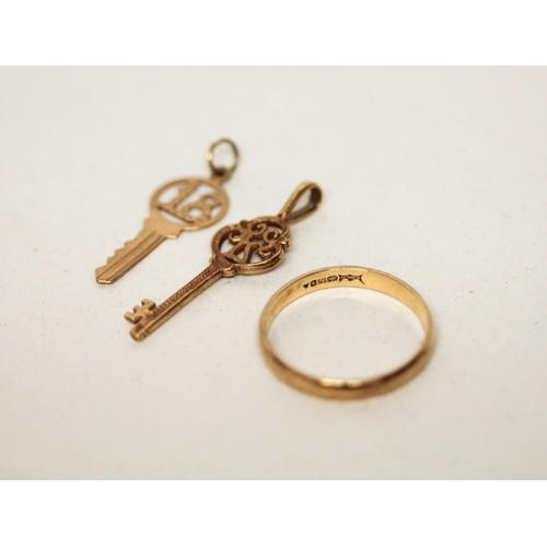 626 - 9ct yellow gold wedding band and two '18' & '21'  key to the door charms. Gross weight 3.3g