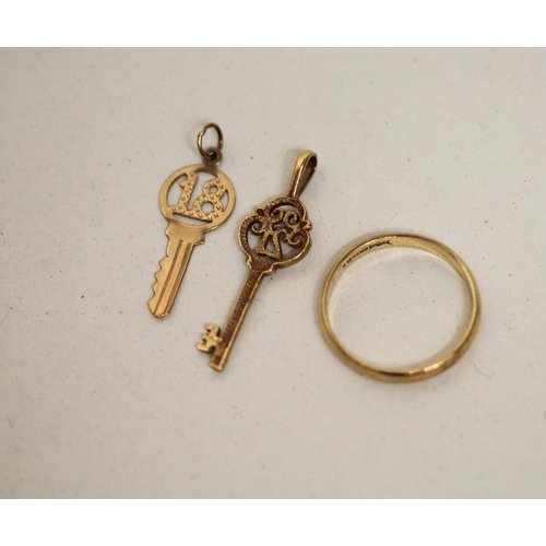 626 - 9ct yellow gold wedding band and two '18' & '21'  key to the door charms. Gross weight 3.3g