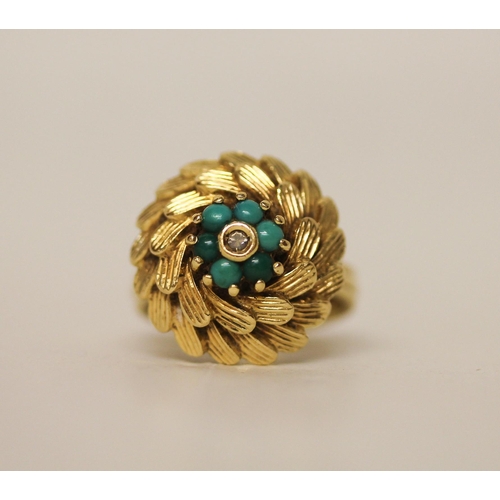 628 - A turquoise and diamond circular cluster dress ring, in yellow gold mount, Chinese marks K18. Gross ... 