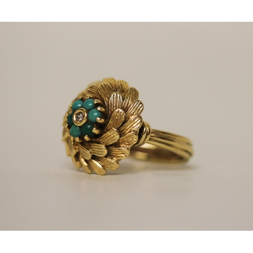 628 - A turquoise and diamond circular cluster dress ring, in yellow gold mount, Chinese marks K18. Gross ... 