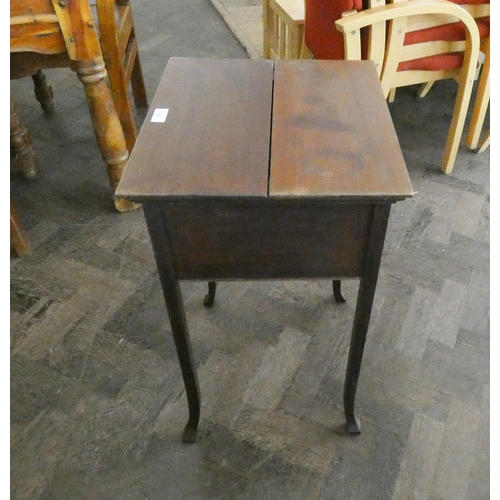 93 - A Mahogany work box with a few accessories