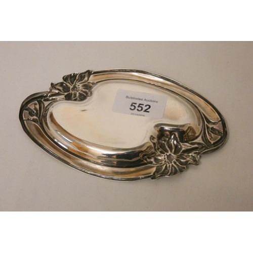 552 - A hallmarked silver Art Nouveau pin dish. Hallmarked Birmingham 1910. Gross weight 1.5 troy ozs