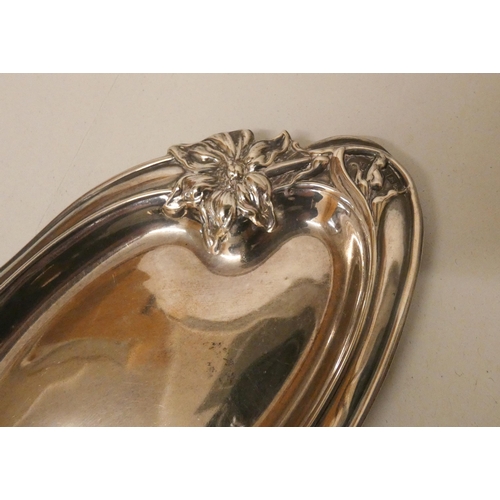 552 - A hallmarked silver Art Nouveau pin dish. Hallmarked Birmingham 1910. Gross weight 1.5 troy ozs