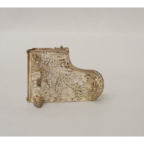 576 - A miniature silver filigree trinket box in the form of a grand piano. 5cm across.