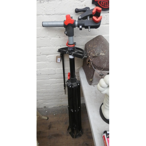 819 - A adjustable cycle repair rack