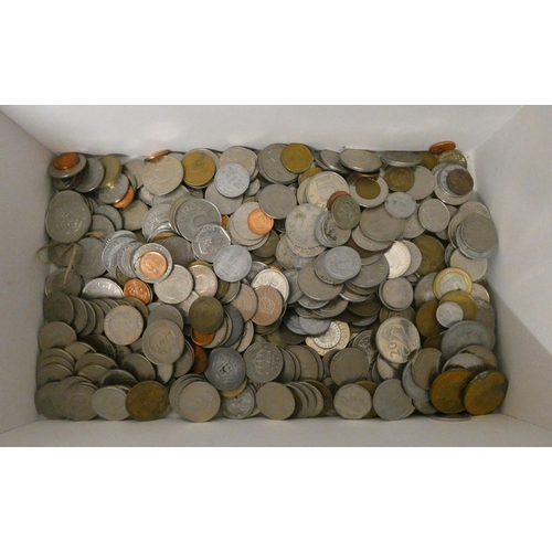 749 - A large quantity of English and foreign coinage, a quantity of bank notes etc