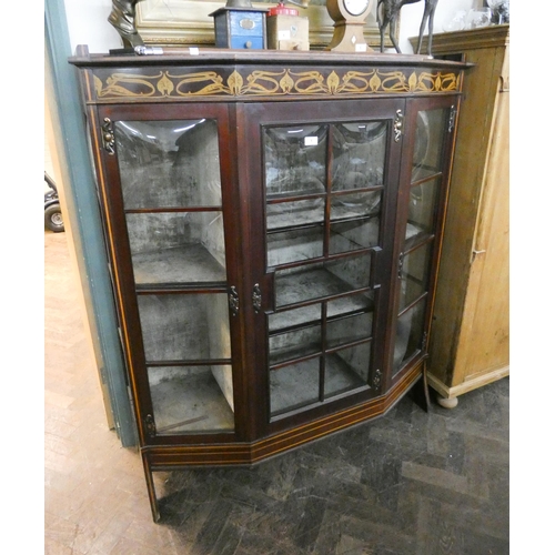 442 - An Edwardian Art Nouveau inlaid mahogany shaped front glazed china display cabinet with convex glazi... 