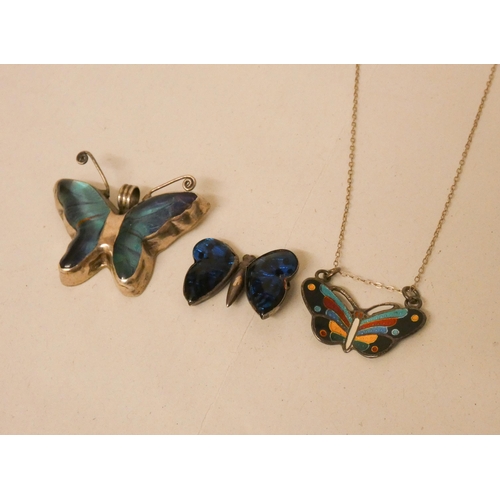 588 - A collection of butterfly shaped jewellery to include an enamelled pendant necklace