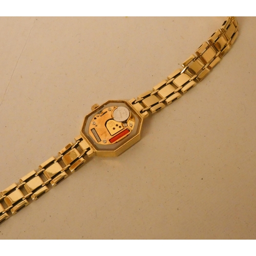 626 - A modern ladies 14ct yellow gold wristwatch with hallmarked bracelet strap, quartz movement, gross w... 