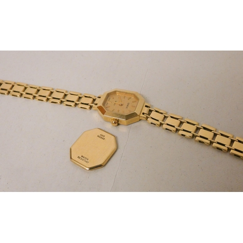 626 - A modern ladies 14ct yellow gold wristwatch with hallmarked bracelet strap, quartz movement, gross w... 