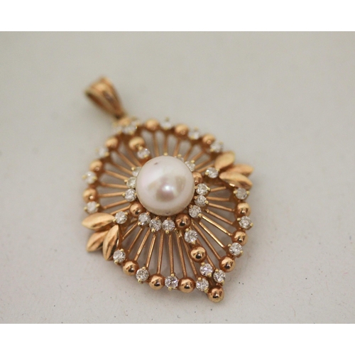 673 - A large modern 18ct rose gold diamond and pearl pendant, 4mm long. Gross weight 7.5g