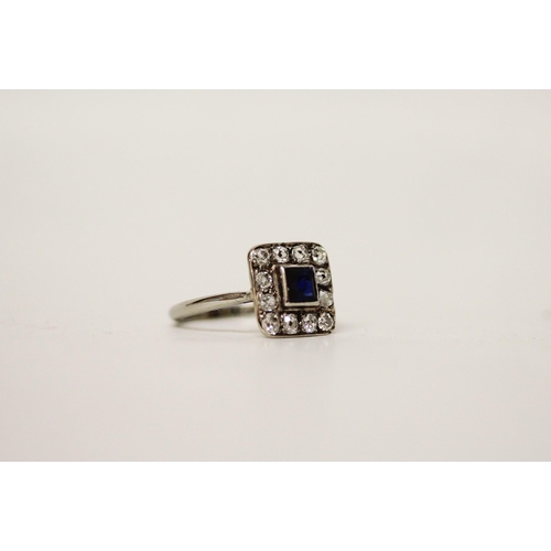 690 - An Art Deco sapphire and diamond square cluster ring, on 18ct white gold band. Ring size K, gross we... 