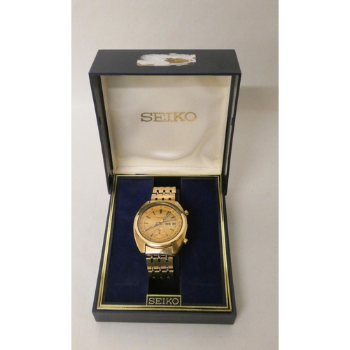 715 - A Seiko vintage Chronograph Automatic gents wristwatch in gold plated and stainless steel case, in o... 