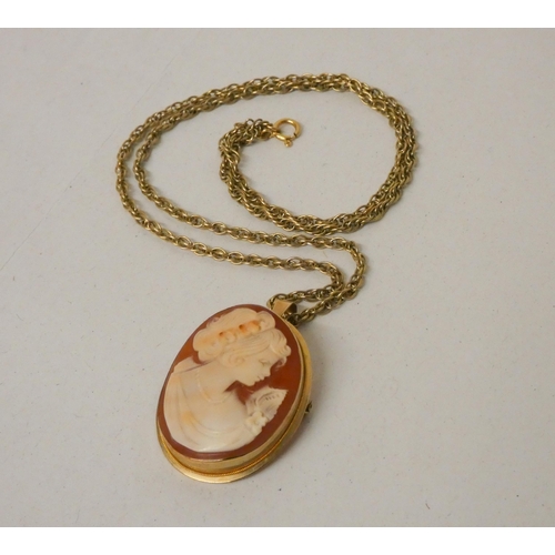 722 - A 9ct gold rope twist necklace with cameo pendant, chain weight 6.7g, cameo in 9ct frame with pendan... 