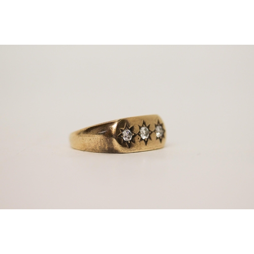 727 - A gents three stone diamond ring on 9ct yellow gold band, hallmarked, ring size S, gross weight 5.7 ... 