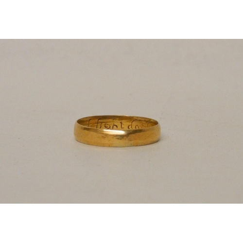 717A - Antique 22 carat gold posy ring with inscription, 'True Loves Delight doth us Unite'. 3.7g, ring siz... 